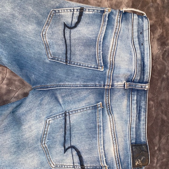 Women’s American Eagle Super Stretch Jeans - Picture 2 of 3